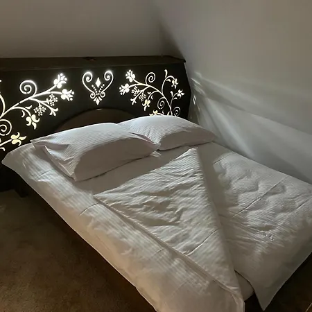 Daire Melania Poronin